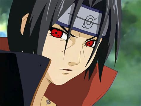 Itachi Uchiha con Sharingan