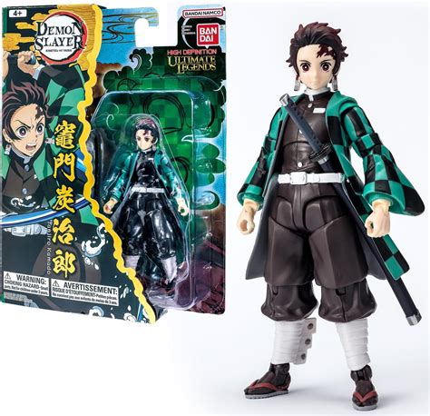 Imagen comparativa de la figura de Tanjiro Kamado con otros personajes de Kimetsu no Yaiba