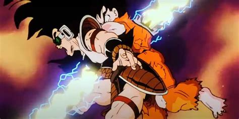 Goku atrapando a Raditz