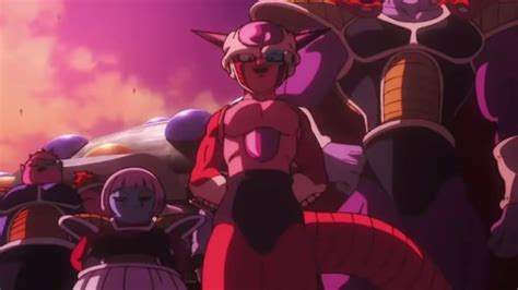 Freezer presentando los rastreadores a los Saiyajin