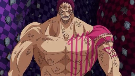 Katakuri con su característica bufanda y mirada penetrante.