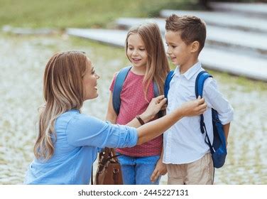 Itachi despidiéndose de sus padres antes de la masacre