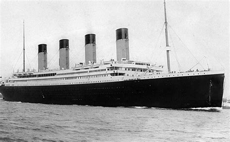 Fotograma del Titanic hundiéndose