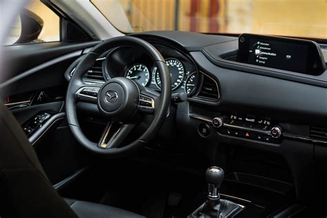 Interior del Mazda 5 con bandejas tipo avión