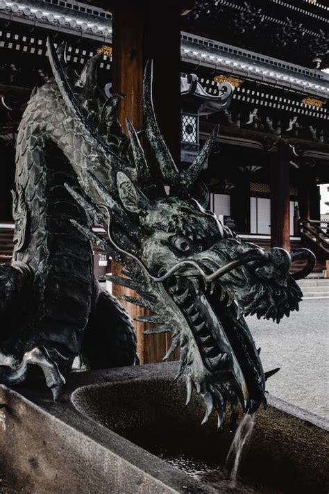 El Dragón (Naaga) consumiendo Tokyo