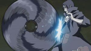 Itachi deteniendo el Fūma Shuriken de Sasuke