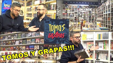 Estanterías de una tienda de manga con tomos y elementos decorativos