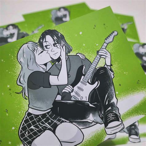 Ilustración de Aya y Mitsuki en la tienda de discos