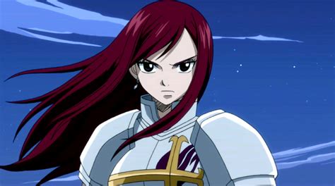 Personaje Erza de Fairy Tail comiendo una tarta