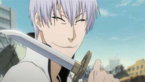 Gin Ichimaru usando su Zanpakutō Shinsō