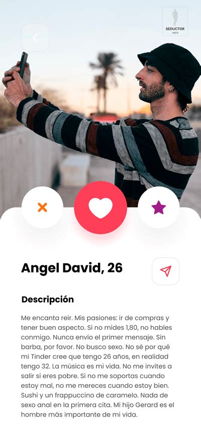 Captura de pantalla estilizada de un perfil de Tinder con referencias a intereses de anime/manga
