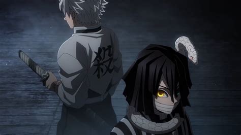 Viñeta de Iguro, Tomioka y Sanemi atacando a Muzan con sus espadas rojas