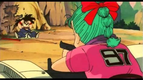 Bulma dispara a Goku