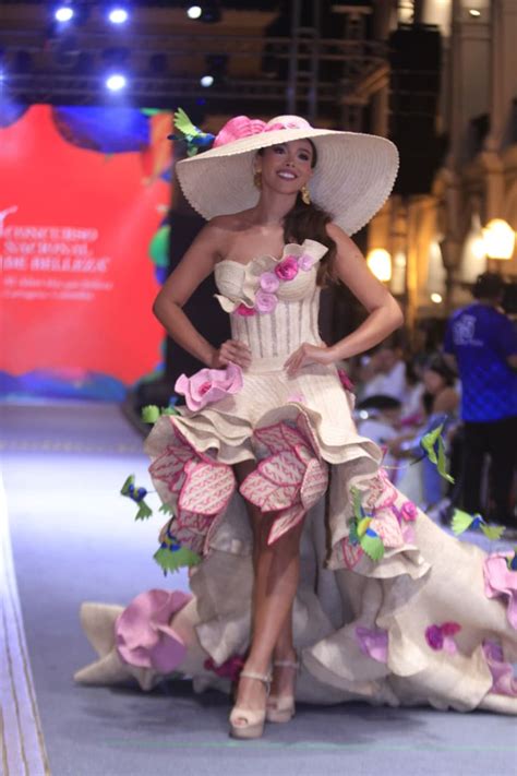 Señorita Marciana con su traje característico