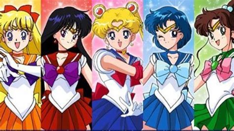 Imagen de las Sailor Scouts en formación