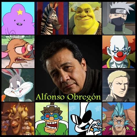 Alfonso Obregón en una sesión de doblaje