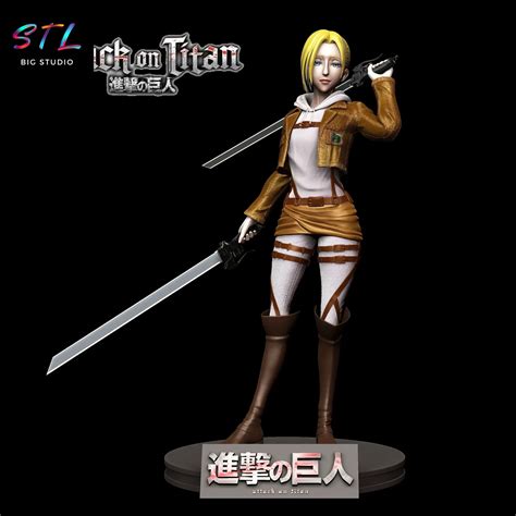 Annie Leonhart utilizando el Equipo de Maniobras Tridimensionales