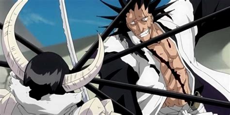 Kenpachi Zaraki enfrentándose a Nnoitra