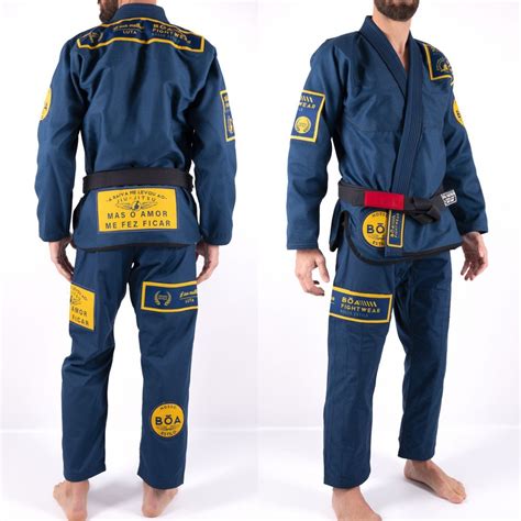 Detalle de las costuras reforzadas de un kimono de BJJ