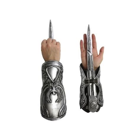 Ezio Auditore con su icónica Hoja Oculta.