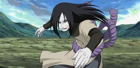 Orochimaru con su característico atuendo y serpientes
