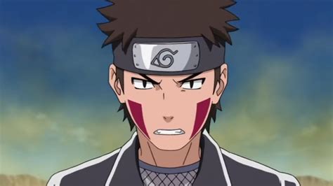 Panel del manga mostrando a Naruto, Kiba y Yamato atacando a Tobi