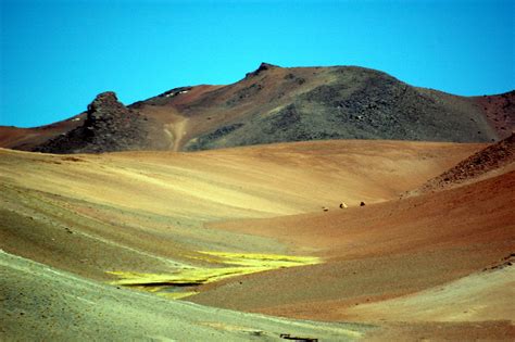 paisaje chileno con tonalidades azules y sepia