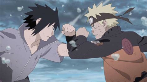 Sasuke utilizando Taijutsu contra un oponente
