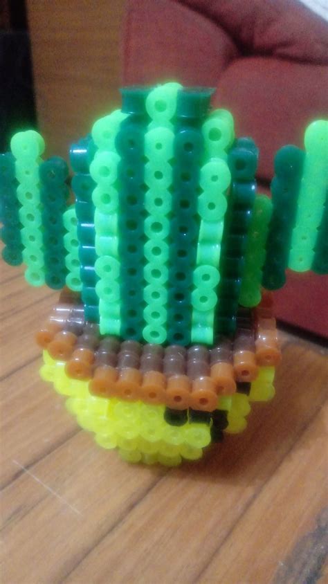 Diseño de Hawk hecho con hama beads