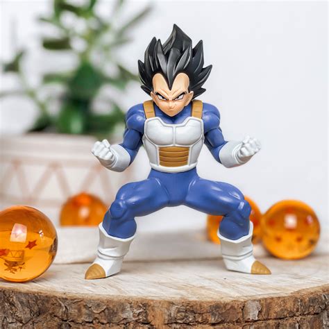 Detalle de una figura mediana de Vegeta de Dragon Ball