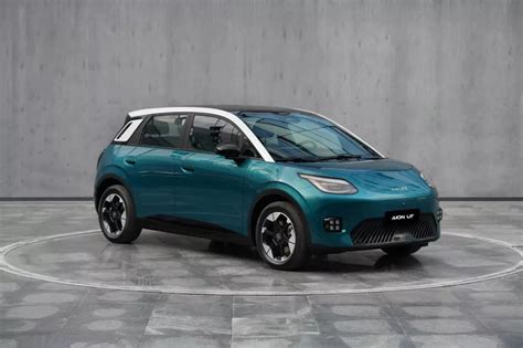 Detalle del rostro del Duque de Aion mostrando confusión y enojo.