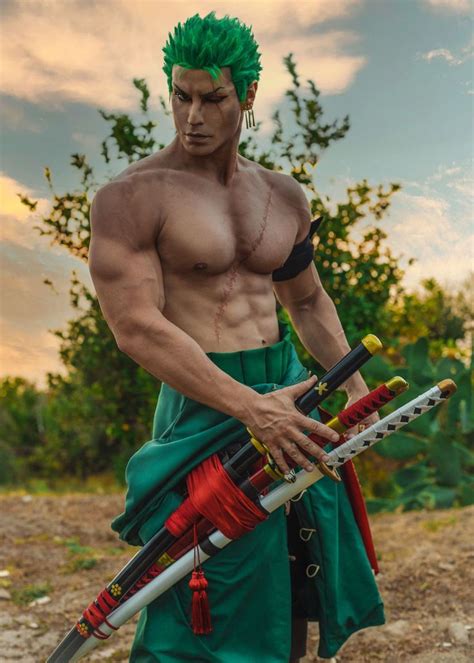 Comparativa de distintos cosplays de Roronoa Zoro