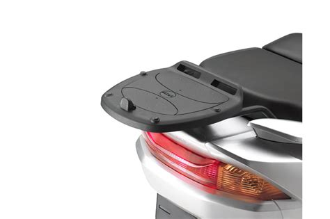 Suzuki Burgman 125 con baúl Givi