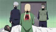 Tsunade informando a Kakashi y Yamato sobre la autopsia de Kakuzu