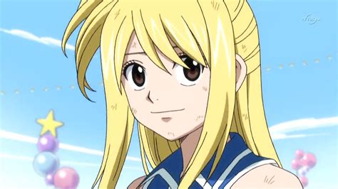 Lucy animando a Natsu durante la batalla