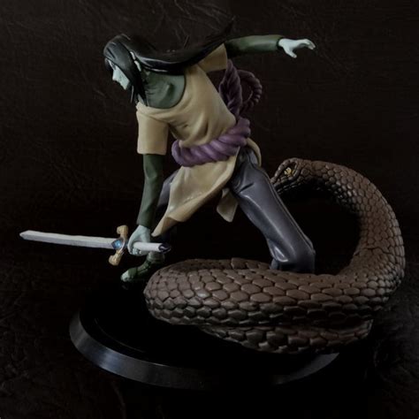 Orochimaru con su espada Kusanagi