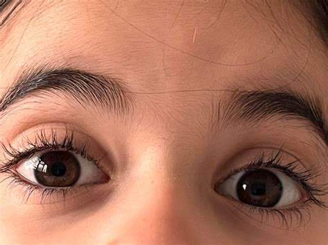 Primer plano de los ojos de Octavia Red