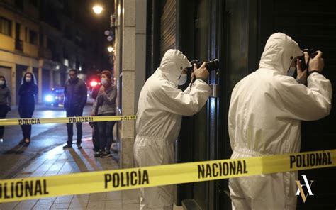 Policía Nacional investigando una escena del crimen en Lorca