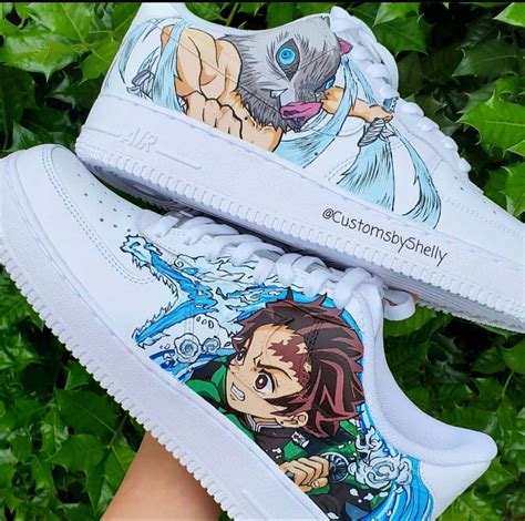 Zapatillas Nike Air personalizadas con diseños de Luffy y Zoro de One Piece