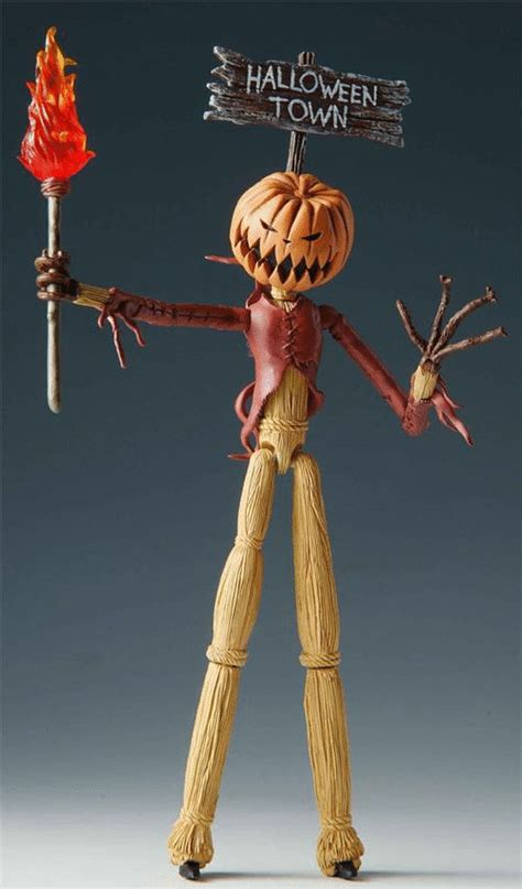 Hide disfrazado de Espantapájaros