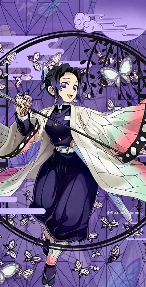 Shinobu Kocho, la Pilar del Insecto, preparando un veneno