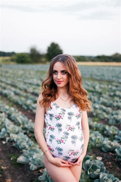 Lucy con su barriga creciendo