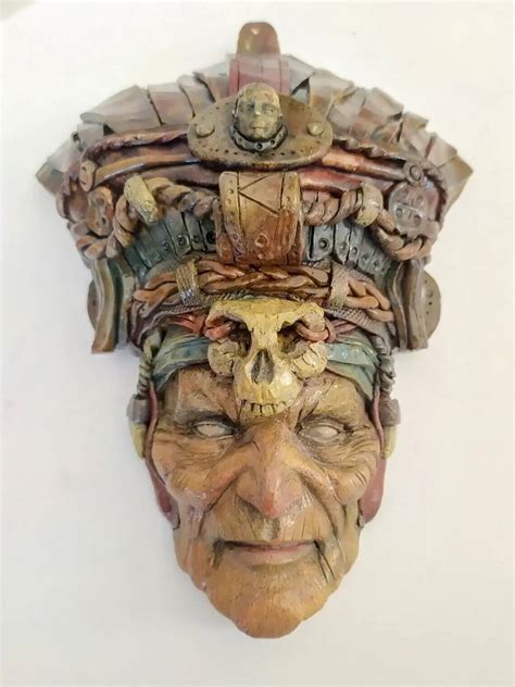 Detalle de la escultura de una figura de resina