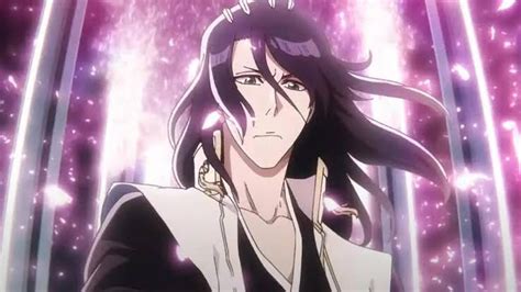 Byakuya en Bankai, rodeado de pétalos