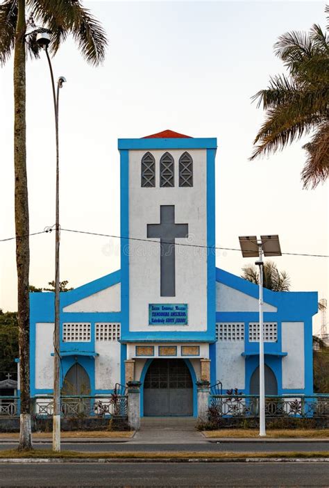 Retrato de God Serena con su distintiva rueda de puntas en la espalda