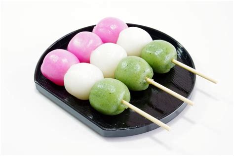 Ilustración de Tama creando Kibi Dango