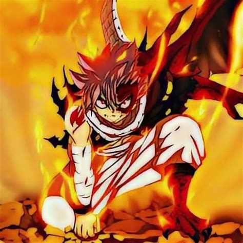 Ilustración de Natsu en su forma E.N.D. enfrentándose a Gray.