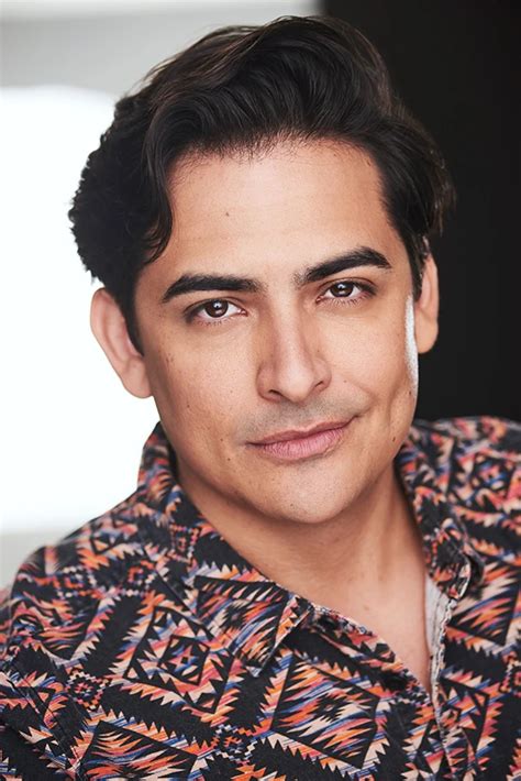 Robbie Daymond en una sesión de doblaje.
