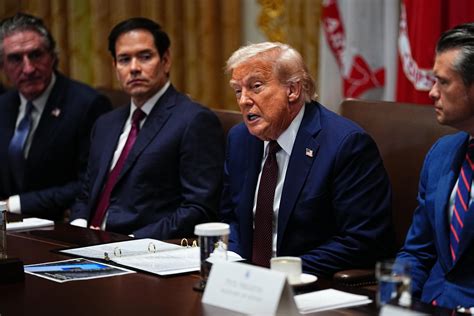 Natsu cargando energía para un ataque contra Viernes