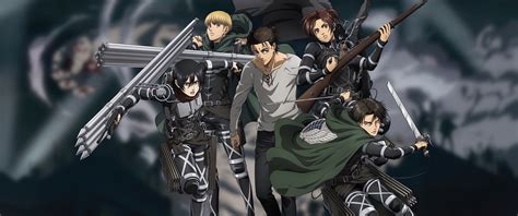 Colección variada de figuras de anime, incluyendo Shingeki no Kyojin
